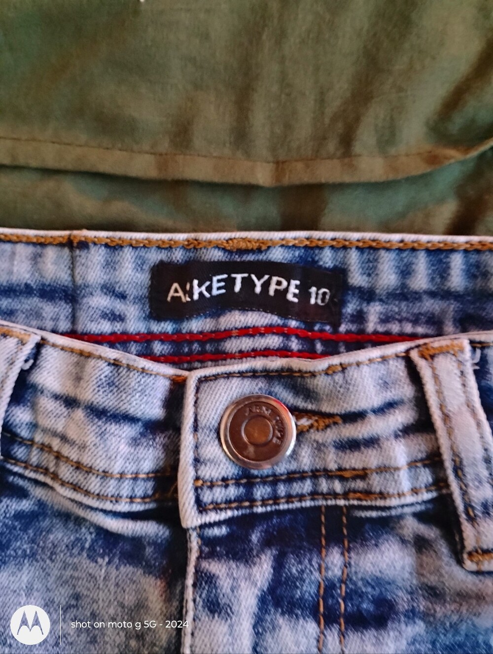 ARKETYPE Boy's Slim Straight Light And dark Blue Denim Washed Jeans sz 10 - Picture 3 of 4